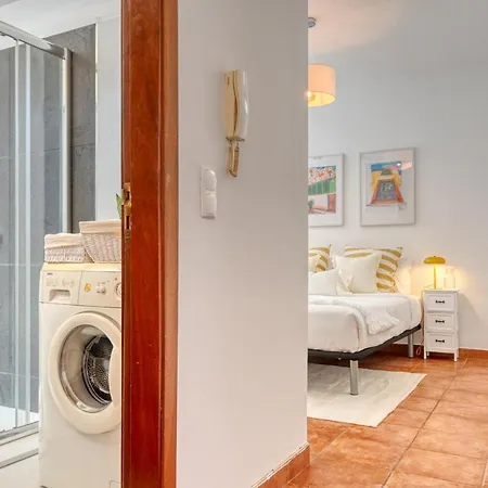 Beco Santa Emilia 4n, A In Madeira