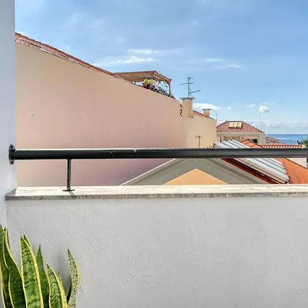 Beco Santa Emilia 4n, A In Madeira *