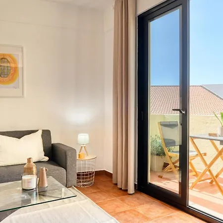 Beco Santa Emilia 4n, A In Madeira